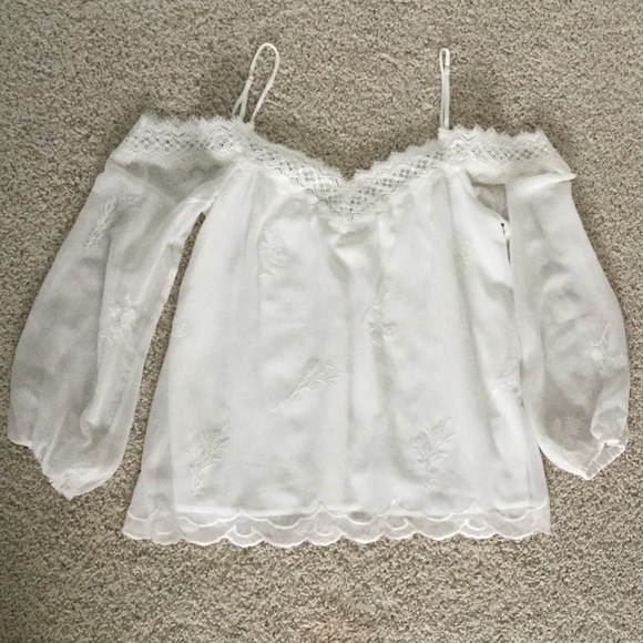 Wayf Amelia Cold Shoulder white Blouse size Medium - Picture 3 of 6